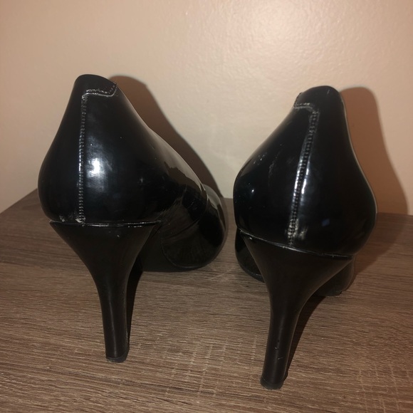 Kelly & Katie Black Heels - Picture 2 of 6